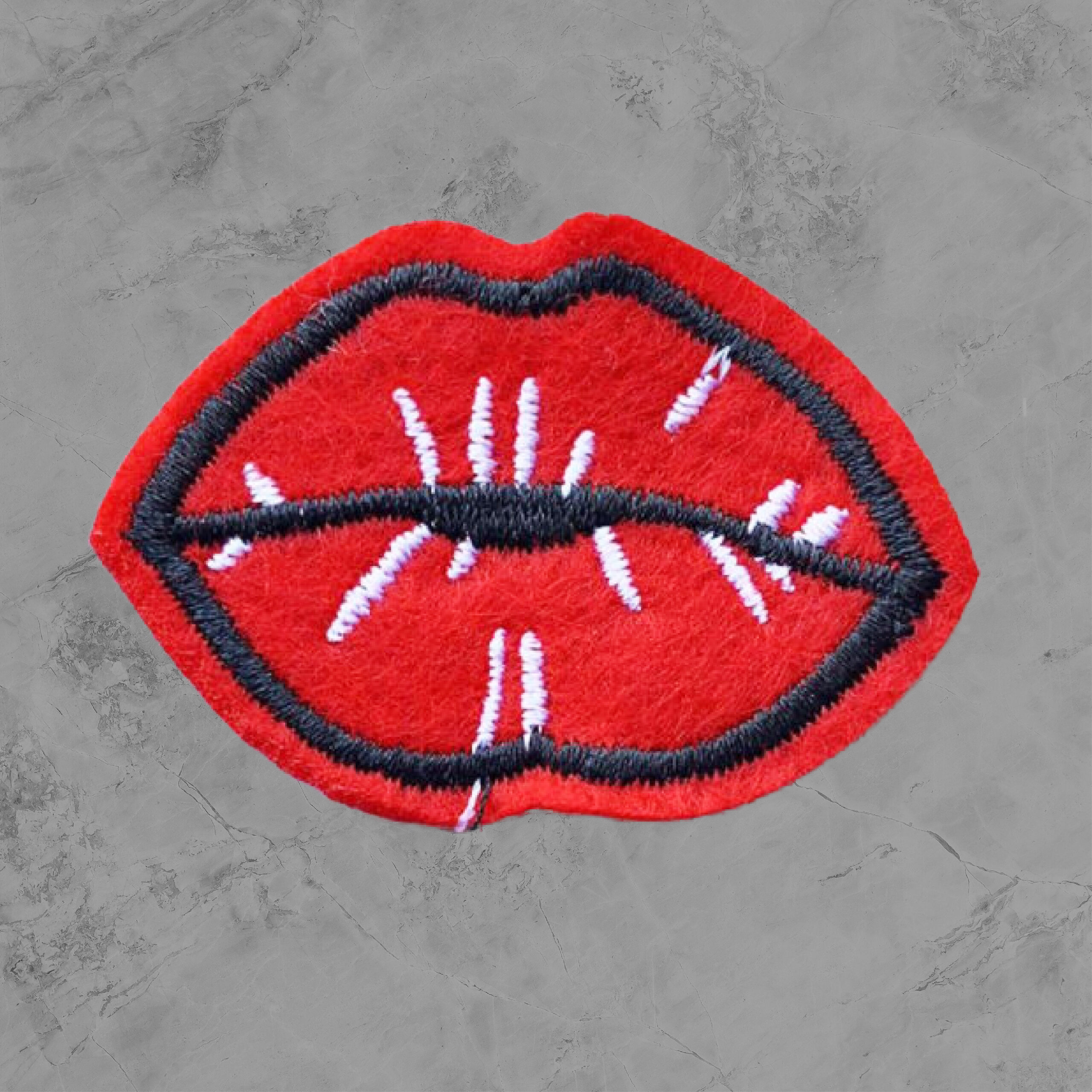 RED LIPS BADGE SM1305 – 33mm x 48mm (4piece) – Habby & Trims